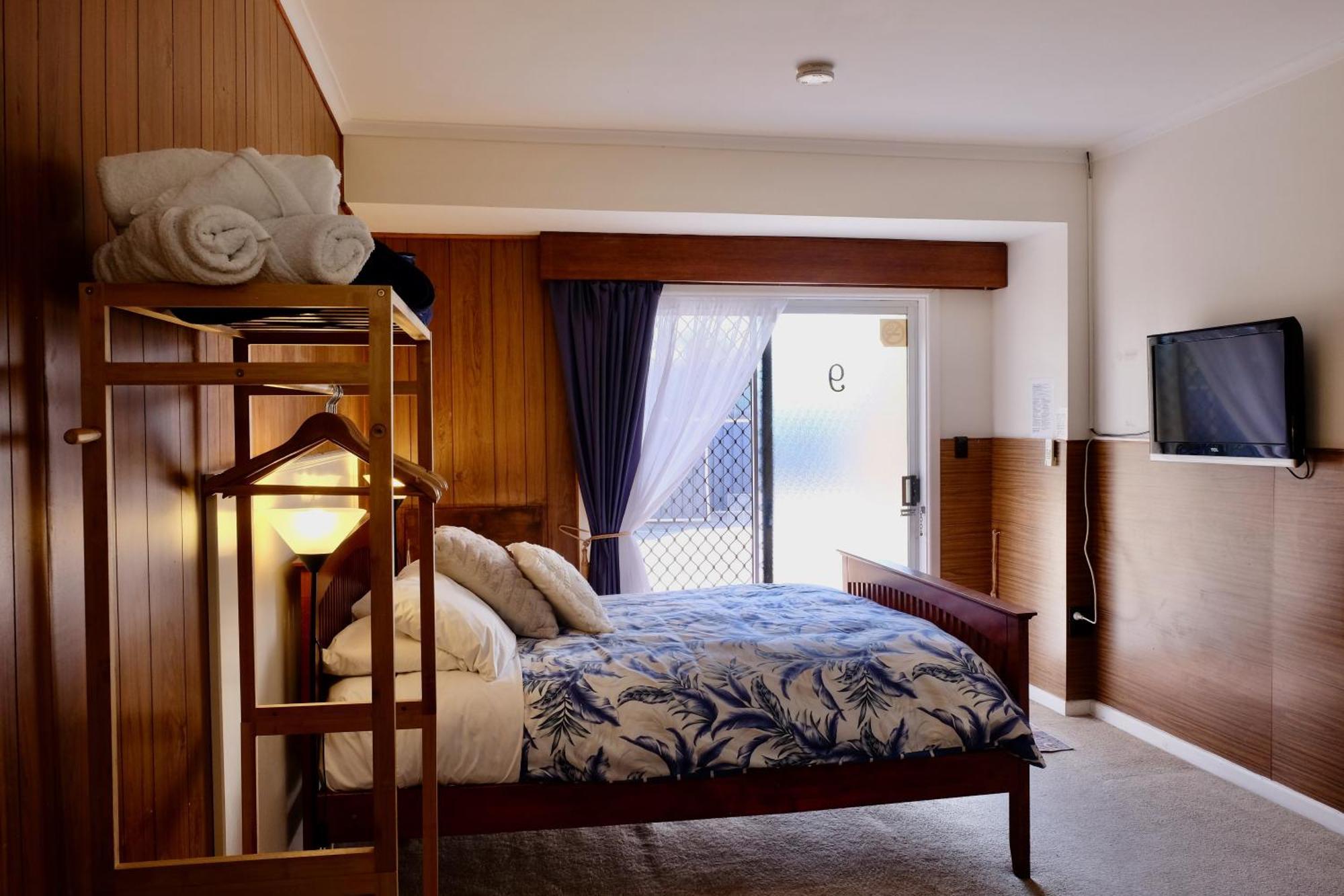 לייקס אינטרנס Bamboo Motor Inn מראה חיצוני תמונה