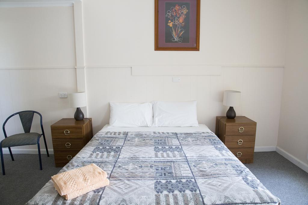 לייקס אינטרנס Bamboo Motor Inn מראה חיצוני תמונה