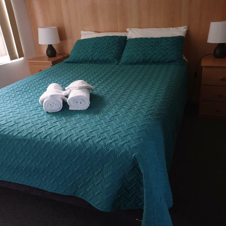 לייקס אינטרנס Bamboo Motor Inn מראה חיצוני תמונה